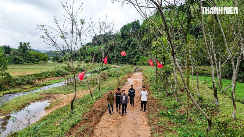 Tết về ở tổ dân cư '5 không' giữa đại ngàn Quảng Ngãi- Ảnh 5. Tết về ở tổ dân cư '5 không' giữa đại ngàn Quảng Ngãi- Ảnh 5.