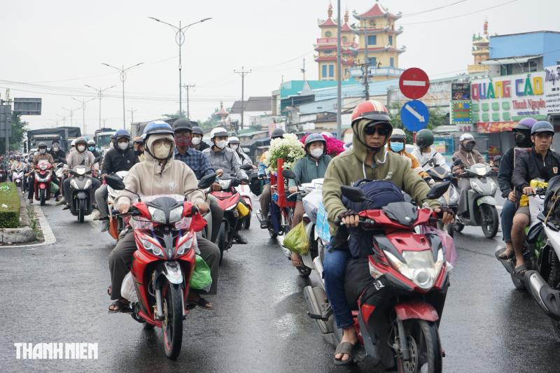 Tình hình giao thông tại các cửa ngõ về miền Tây chiều 24 tết- Ảnh 1. Tình hình giao thông tại các cửa ngõ về miền Tây chiều 24 tết- Ảnh 1.