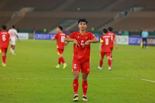 FIFA giữ chuỗi mỗi ngày một bài thơ chúc tết Việt Nam, đăng ảnh Lê Phát rất thú vị- Ảnh 2.