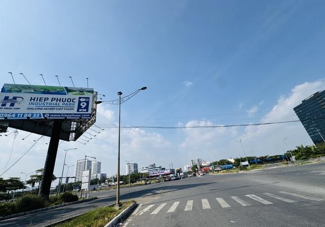 Ngày 28 tết, đường phố TP.HCM thoáng lạ- Ảnh 8. Ngày 28 tết, đường phố TP.HCM thoáng lạ- Ảnh 8.