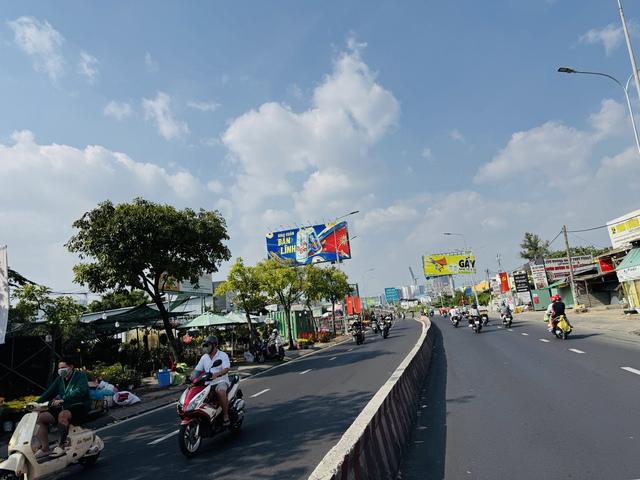 Ngày 28 tết, đường phố TP.HCM thoáng lạ- Ảnh 9. Ngày 28 tết, đường phố TP.HCM thoáng lạ- Ảnh 9.
