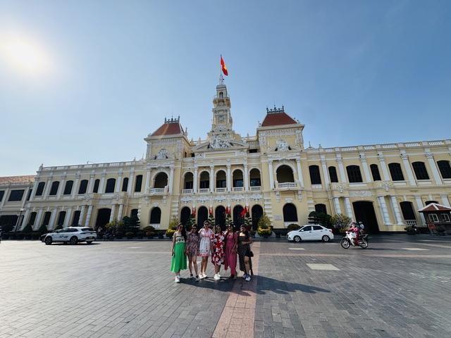 Ngày 28 tết, đường phố TP.HCM thoáng lạ- Ảnh 3. Ngày 28 tết, đường phố TP.HCM thoáng lạ- Ảnh 3.