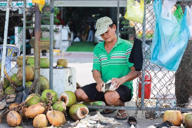 Xóm chợ nổi miền Tây ở TP.HCM với tết 'lạ': 'Lo tết thiên hạ trước, mình sau'- Ảnh 4. Xóm chợ nổi miền Tây ở TP.HCM với tết 'lạ': 'Lo tết thiên hạ trước, mình sau'- Ảnh 4.