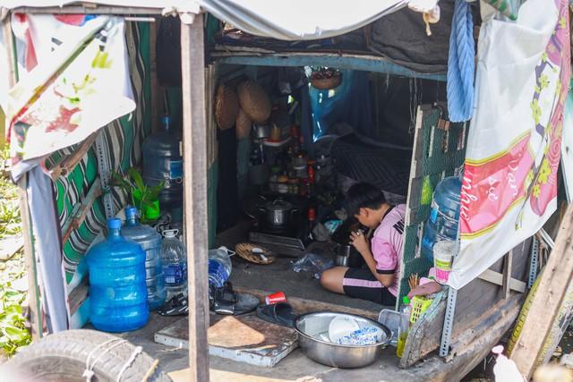 Xóm chợ nổi miền Tây ở TP.HCM với tết 'lạ': 'Lo tết thiên hạ trước, mình sau'- Ảnh 2. Xóm chợ nổi miền Tây ở TP.HCM với tết 'lạ': 'Lo tết thiên hạ trước, mình sau'- Ảnh 2.
