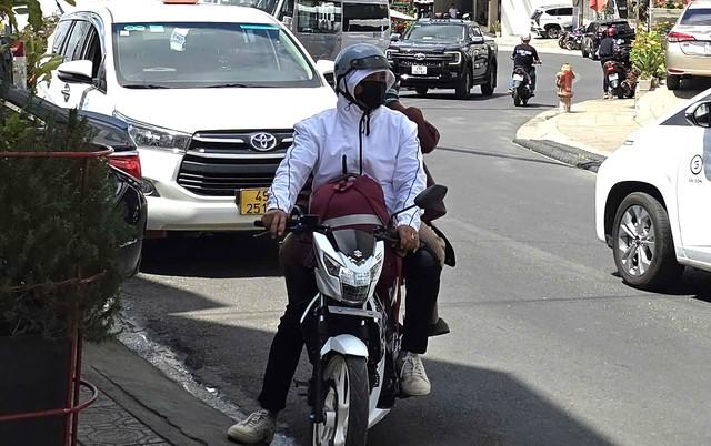 Khách du xuân nườm nượp tại Đà Lạt , phòng nghỉ cháy dịp Tết Bính Ngọ 2026 - Ảnh 2.