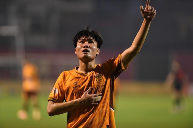 Lịch thi đấu V-League mới nhất: 'Nín thở' chờ địa chấn HAGL, HLV Kewell khó thắng Popov- Ảnh 1. Lịch thi đấu V-League mới nhất: 'Nín thở' chờ địa chấn HAGL, HLV Kewell khó thắng Popov- Ảnh 1.