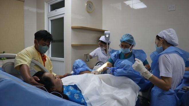 Xúc động khoảnh khắc những 'em bé Bính Ngọ' chào đời đúng thời khắc giao thừa - Ảnh 6.