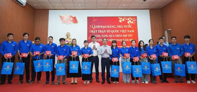 Ủy viên Bộ Chính trị Nguyễn Thanh Nghị thăm, tặng quà tết ở Cà Mau - Ảnh 3.