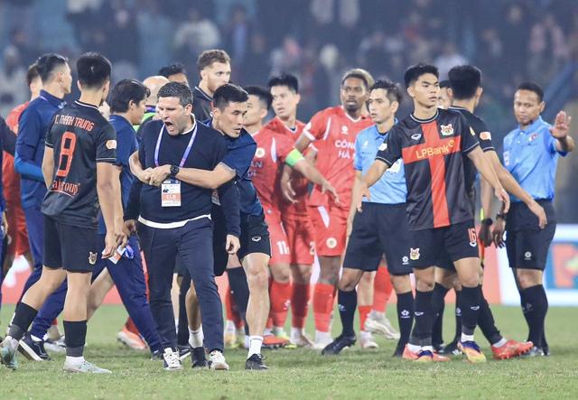 Đoàn Văn Hậu quá may không bị chấn thương, vẫn có cơ hội trở lại đội tuyển Việt Nam
- Ảnh 2.