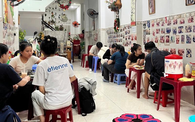 Quán ăn 'huyền thoại' ở TP.HCM đóng cửa vĩnh viễn trước tết, bà chủ chia sẻ xúc động - Ảnh 1. Quán ăn 'huyền thoại' ở TP.HCM đóng cửa vĩnh viễn trước tết, bà chủ chia sẻ xúc động - Ảnh 1.