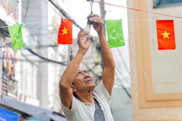 Mùng 2 tết ở hẻm kiêng rượu bia, không ăn thịt heo ở TP.HCM có gì? - Ảnh 8.