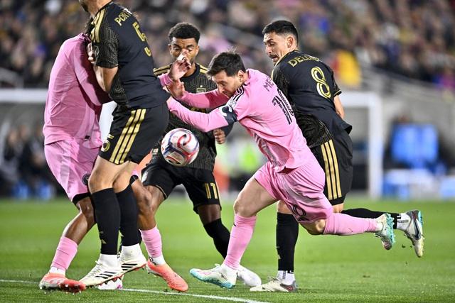 Messi thoát án phạt một cách ‘thú vị’, David Beckham sắp đưa ‘sao khủng’ từ M.U về Inter Miami- Ảnh 1. Messi thoát án phạt một cách ‘thú vị’, David Beckham sắp đưa ‘sao khủng’ từ M.U về Inter Miami- Ảnh 1.
