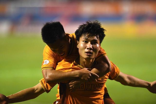 HAGL và nhóm đua trụ hạng hồi sinh rực lửa, V-League đáng xem hơn nhiều- Ảnh 1. HAGL và nhóm đua trụ hạng hồi sinh rực lửa, V-League đáng xem hơn nhiều- Ảnh 1.