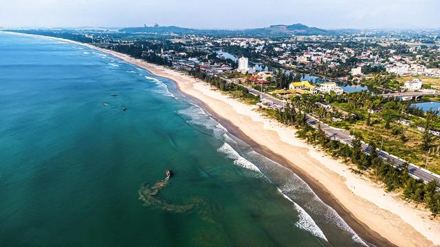 Làm phố đi bộ bên bờ biển đẹp nhất Quảng Ngãi- Ảnh 2. Làm phố đi bộ bên bờ biển đẹp nhất Quảng Ngãi- Ảnh 2.