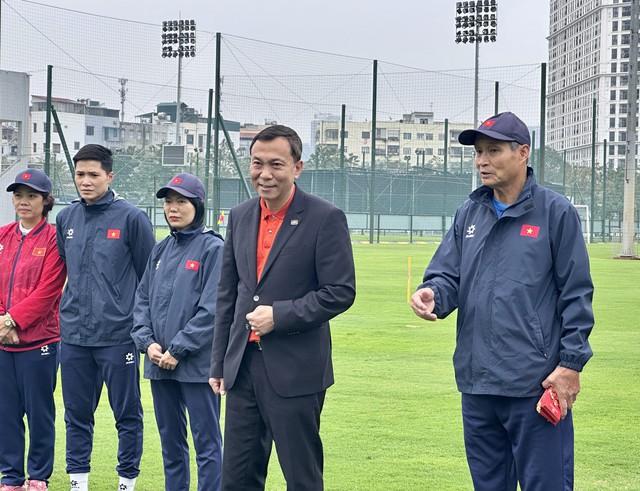 'Tướng' Mai Đức Chung: 77 tuổi, vẫn gác tết ra trận cùng đội tuyển nữ Việt Nam- Ảnh 2. 'Tướng' Mai Đức Chung: 77 tuổi, vẫn gác tết ra trận cùng đội tuyển nữ Việt Nam- Ảnh 2.