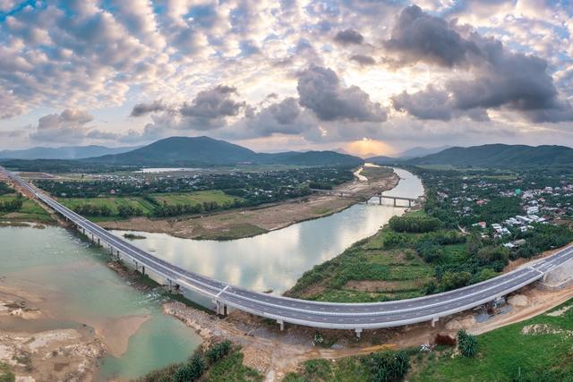 Cao tốc Quảng Ngãi - Hoài Nhơn vận hành vào lúc 11 giờ ngày 12.2- Ảnh 1.