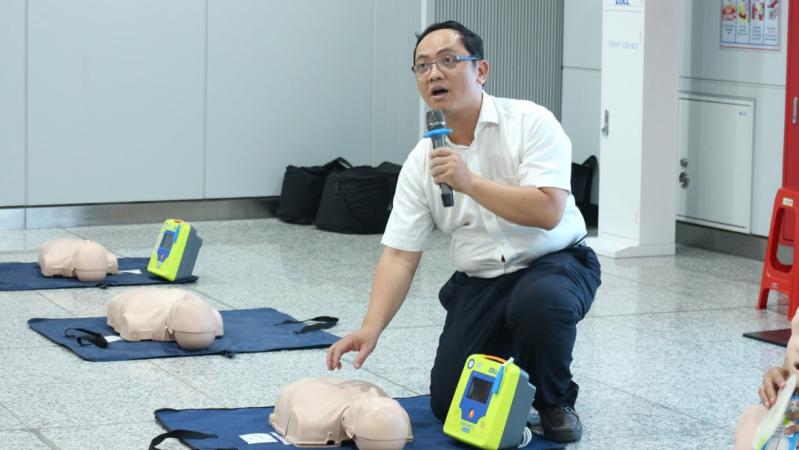 Tập thể thao giảm eo bận đồ đẹp ngày tết: Cẩn thận nhập viện- Ảnh 2.