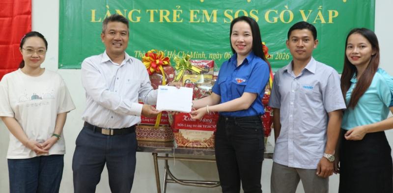 Người trẻ Báo Thanh Niên mang quà đến cho các trẻ em tại Làng SOS- Ảnh 5. Người trẻ Báo Thanh Niên mang quà đến cho các trẻ em tại Làng SOS- Ảnh 5.