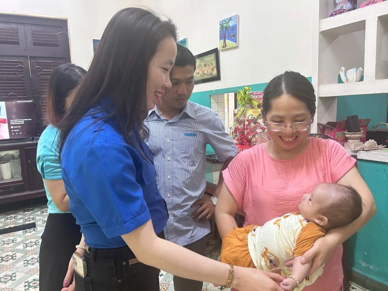 Người trẻ Báo Thanh Niên mang quà đến cho các trẻ em tại Làng SOS- Ảnh 2. Người trẻ Báo Thanh Niên mang quà đến cho các trẻ em tại Làng SOS- Ảnh 2.