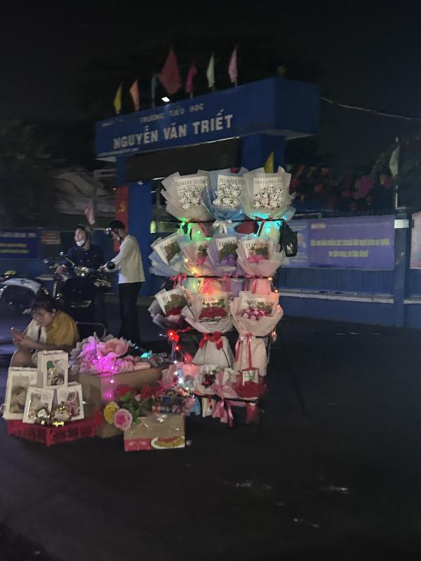 Valentine rơi đúng dịp tết, 'tặng em hoa cúc, vạn thọ chưng tết' lên ngôi - Ảnh 5. Valentine rơi đúng dịp tết, 'tặng em hoa cúc, vạn thọ chưng tết' lên ngôi - Ảnh 5.