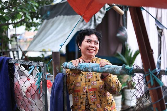 Xóm chợ nổi miền Tây ở TP.HCM với tết 'lạ': 'Lo tết thiên hạ trước, mình sau'- Ảnh 6. Xóm chợ nổi miền Tây ở TP.HCM với tết 'lạ': 'Lo tết thiên hạ trước, mình sau'- Ảnh 6.