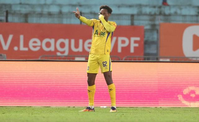 SLNA tạo địa chấn, thắng đậm chủ nhà Thể Công Viettel 4-1: Sao U.23 Việt Nam Cao Văn Bình quá hay- Ảnh 1. SLNA tạo địa chấn, thắng đậm chủ nhà Thể Công Viettel 4-1: Sao U.23 Việt Nam Cao Văn Bình quá hay - Ảnh 1.