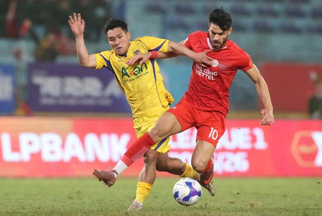 Bảng xếp hạng V-League ‘nóng hổi’: HAGL bất ngờ bị SLNA áp sát, Thanh Hóa thoát đáy ngoạn mục- Ảnh 1. Bảng xếp hạng V-League ‘nóng hổi’: HAGL bất ngờ bị SLNA áp sát, Thanh Hóa thoát đáy ngoạn mục- Ảnh 1.