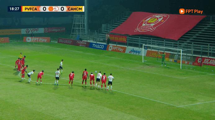 Tiến Linh hỏng penalty khó tin, đội Công an TP.HCM vẫn đánh bại PVF-CAND nhờ 2 nhân vật đặc biệt - Ảnh 2. Tiến Linh hỏng penalty khó tin, đội Công an TP.HCM vẫn đánh bại PVF-CAND nhờ 2 nhân vật đặc biệt - Ảnh 1.