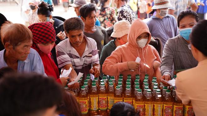 CSGT Đồng Nai 'sưởi ấm biên cương' tại xã Lộc Thạnh- Ảnh 1. CSGT Đồng Nai 'sưởi ấm biên cương' tại xã Lộc Thạnh- Ảnh 1.