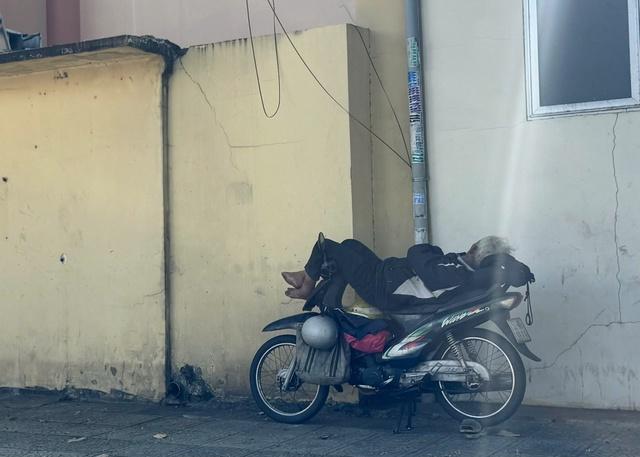 Xe ôm và 'bão' xe công nghệ ở TP.HCM: Phận đời cố giữ 'cần câu cuối'- Ảnh 3. Xe ôm và 'bão' xe công nghệ ở TP.HCM: Phận đời cố giữ 'cần câu cuối'- Ảnh 3.