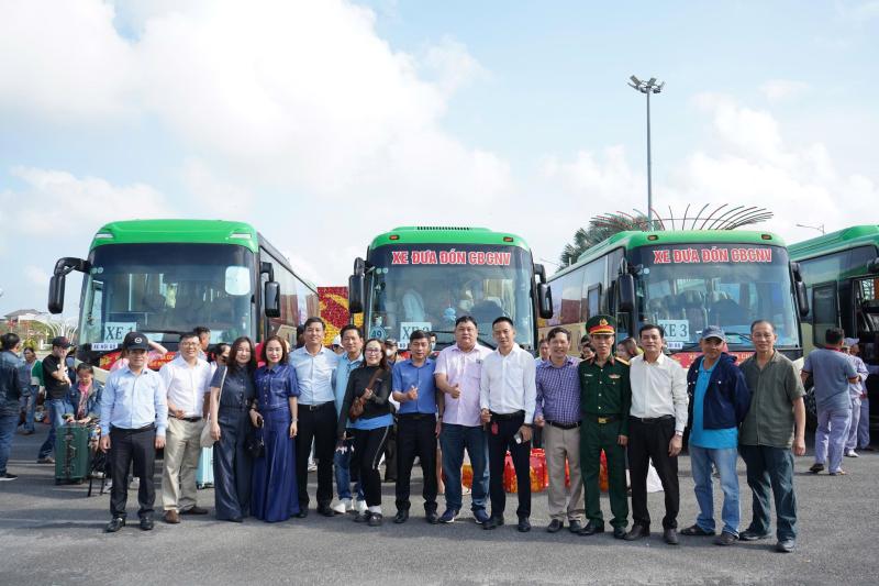 Tết nghĩa tình, xuân yêu thương trên khắp nẻo đường- Ảnh 2. Tết nghĩa tình, xuân yêu thương trên khắp nẻo đường- Ảnh 2.