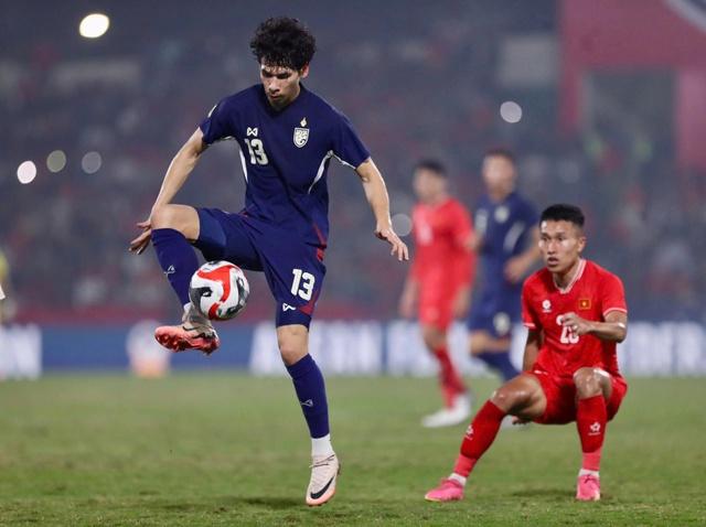 Đội tuyển Thái Lan bất ngờ ‘quay xe’, thực thi chiến thuật rất đặc biệt: Quyết giành vé Asian Cup 2027- Ảnh 2.