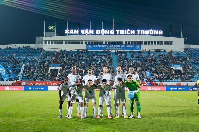 Thiếu Xuân Son, Nam Định hòa đối thủ Malaysia ‘liều lĩnh’ dùng sao nhập tịch lậu: Vẫn vững ngôi đầu!- Ảnh 1.