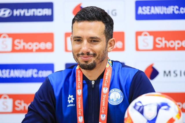 Sao nhập tịch Malaysia nói điều bất ngờ trận hòa Nam Định, vì sao Xuân Son vắng mặt?- Ảnh 2. Sao nhập tịch Malaysia nói điều bất ngờ trận hòa Nam Định, vì sao Xuân Son vắng mặt?- Ảnh 2.