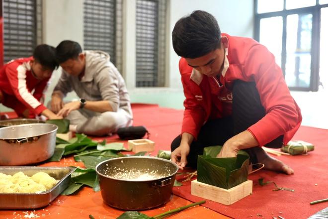Đội trưởng U.23 Việt Nam cùng Thể Công Viettel 'giữ lửa Tết' bằng hoạt động đặc biệt- Ảnh 8.