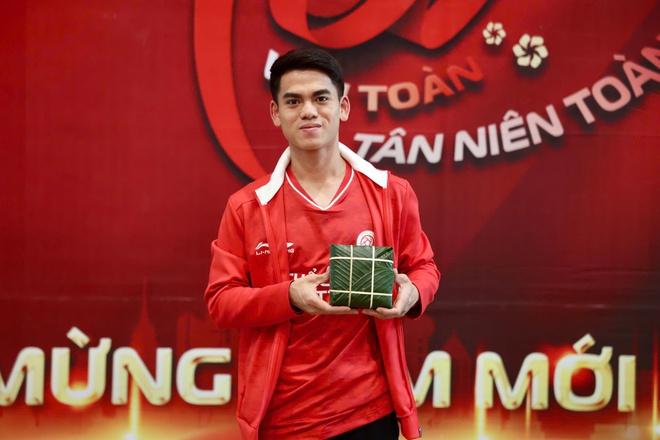 Đội trưởng U.23 Việt Nam cùng Thể Công Viettel 'giữ lửa Tết' bằng hoạt động đặc biệt- Ảnh 12.