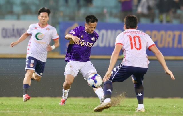Cuộc đua vô địch V-League vẫn khốc liệt: CLB CAHN nắm lợi thế lớn, Nam Định hết sạch cơ hội- Ảnh 3. Cuộc đua vô địch V-League vẫn khốc liệt: CLB CAHN nắm lợi thế lớn, Nam Định hết sạch cơ hội- Ảnh 3.
