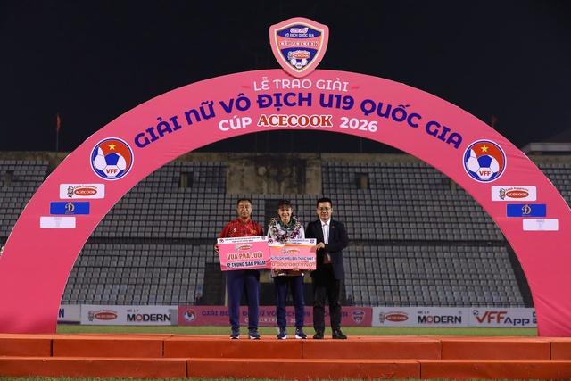Phong Phú Hà Nam vô địch U.19 nữ quốc gia, đội TP.HCM bị ngược dòng trận cuối- Ảnh 3. Phong Phú Hà Nam vô địch U.19 nữ quốc gia, đội TP.HCM bị ngược dòng trận cuối- Ảnh 3.