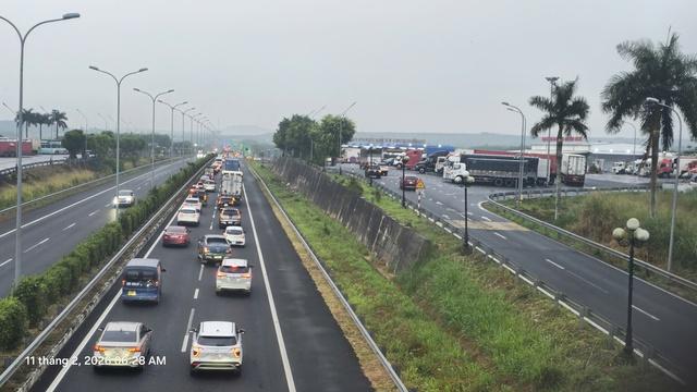 Kẹt xe cao tốc TP . HCM - Long Thành - Dầu Giây sáng sớm 24 tháng chạp 2026 - Ảnh 2. Kẹt xe cao tốc TP . HCM - Long Thành - Dầu Giây sáng sớm 24 tháng chạp 2026 - Ảnh 2.