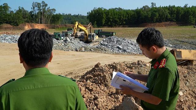 Quảng Ngãi: Công an vào cuộc vụ khai thác khoáng sản tại mỏ đất núi Lệ Thủy- Ảnh 1. Quảng Ngãi: Công an vào cuộc vụ khai thác khoáng sản tại mỏ đất núi Lệ Thủy- Ảnh 1.