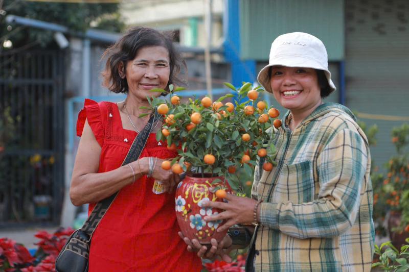 Chị Yến tặng 500 chậu hoa tết cho người khó khăn nhân dịp tết yêu thương 2026 - Ảnh 1.