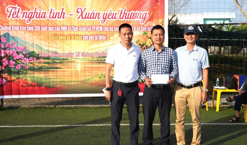 Tết nghĩa tình, xuân yêu thương trên khắp nẻo đường- Ảnh 12. Tết nghĩa tình, xuân yêu thương trên khắp nẻo đường- Ảnh 12.