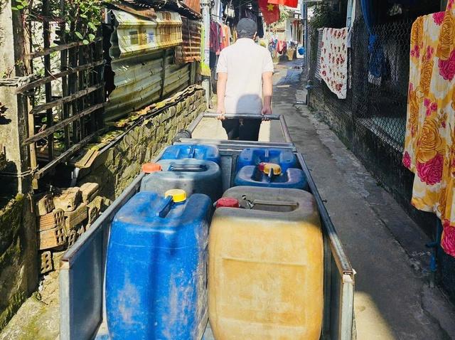Cả xóm ở Quảng Ngãi 'đi hội' xin nước sạch ngày 29 tết, một điều rất lạ- Ảnh 3. Cả xóm ở Quảng Ngãi 'đi hội' xin nước sạch ngày 29 tết, một điều rất lạ- Ảnh 3.
