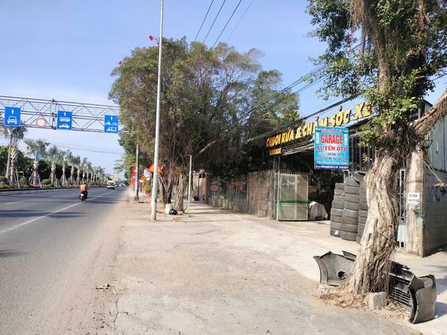 TP.HCM: Tại sao đất công mua bán công khai trở thành gara ô tô, quán cà phê? - Ảnh 2.