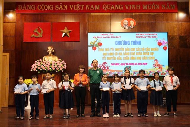 'Thủ Đức nghĩa tình': Hơn 3,9 tỉ đồng chăm lo tết cho người yếu thế- Ảnh 1. 'Thủ Đức nghĩa tình': Hơn 3,9 tỉ đồng chăm lo tết cho người yếu thế- Ảnh 1.