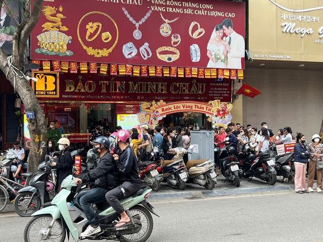 Giá vàng trên chợ mạng tăng loạn xạ- Ảnh 2.