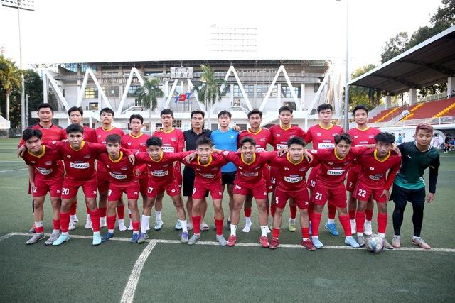 Đại chiến bóng đá sinh viên: Tân binh có HLV ngoại gây sốc trước vòng chung kết- Ảnh 1. Đại chiến bóng đá sinh viên: Tân binh có HLV ngoại gây sốc trước vòng chung kết- Ảnh 1.