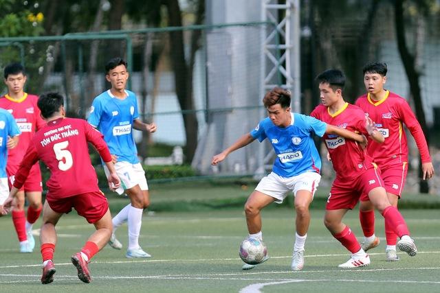 Đại chiến bóng đá sinh viên: Tân binh có HLV ngoại gây sốc trước vòng chung kết- Ảnh 3. Đại chiến bóng đá sinh viên: Tân binh có HLV ngoại gây sốc trước vòng chung kết- Ảnh 3.