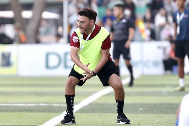 HLV châu Âu dẫn dắt đội bóng miền Tây dự VCK TNSV THACO cup 2026- Ảnh 1.