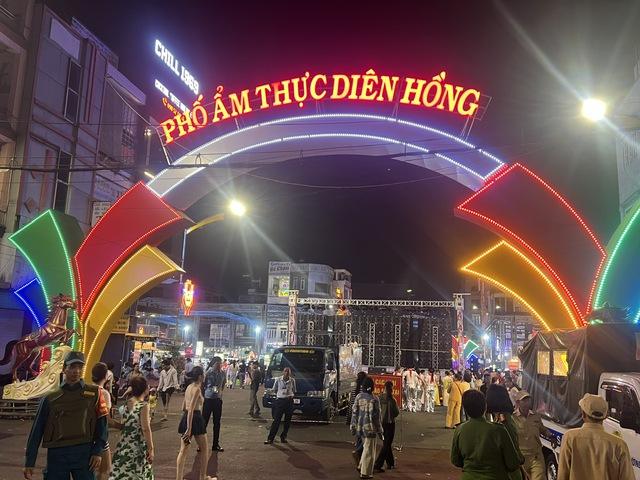 Phố ẩm thực Diên Hồng - Quà của phố trên cao nguyên- Ảnh 1. Phố ẩm thực Diên Hồng - Quà của phố trên cao nguyên- Ảnh 1.